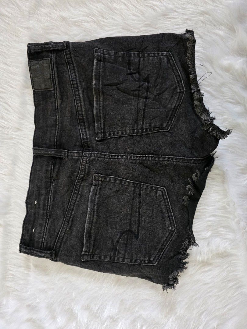 American Eagle Distressed Next Level Stretch Denim Shorts Size 30 (Category: Shorts) located in Taguig. Submitted by thebrandedrackph (Listing ID 1460335469, Image 3). Description: These American Eagle distressed denim shorts offer a blend of rugged style and modern comfort. Featuring the brand's 'Next Level Stretch' technology, they provide exceptional flexibility while maintaining a classic denim aesthetic. The charcoal black wash is heavily di