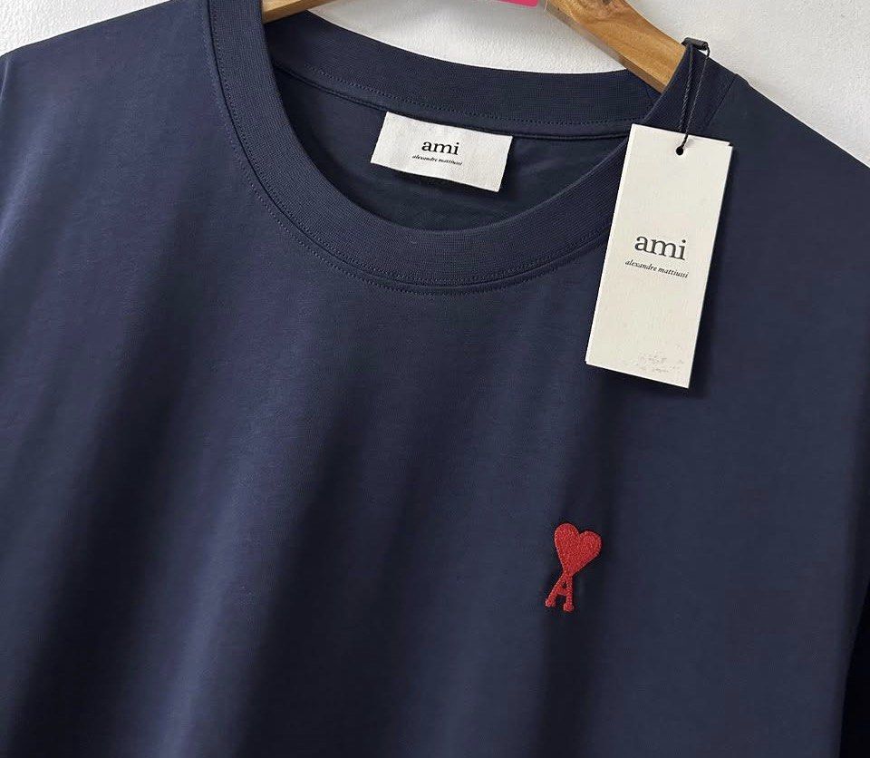 AMI Paris T-shirt (Category: Tshirts & Polo Shirts ) located in Manila. Submitted by stopshop26 (Listing ID 1460306658, Image 2). Description: AMI Paris T-shirt Regular Fit Large Brand new and original Onhand and ready to ship.
