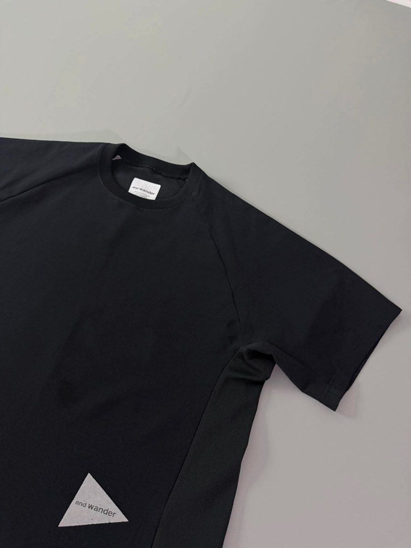 AND WANDER (Category: Tshirts & Polo Shirts ) located in Guagua. Submitted by sweetboyy (Listing ID 1460459060, Image 3). Description: AND WANDER EXCELLENT CONDITION / ISSUE: HAIRLINE ON PRINT SIZE 5 (XLARGE)ON TAG / DIMES L28 W23.