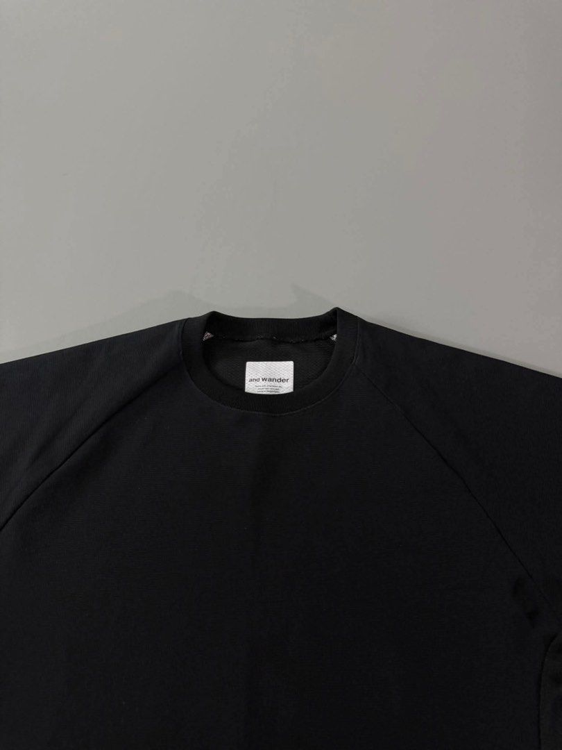 AND WANDER (Category: Tshirts & Polo Shirts ) located in Guagua. Submitted by sweetboyy (Listing ID 1460459060, Image 2). Description: AND WANDER EXCELLENT CONDITION / ISSUE: HAIRLINE ON PRINT SIZE 5 (XLARGE)ON TAG / DIMES L28 W23.