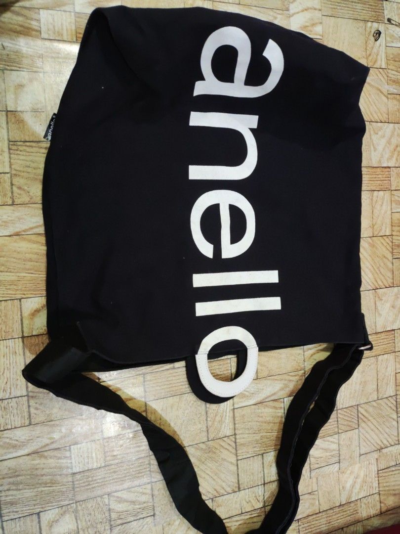 Anello Black Tote Bag (Category: Tote Bags) located in Paranaque City. Submitted by jtaguirre (Listing ID 1460406253, Image 1). Description: - Stylish black Anello tote bag - Spacious enough for daily essentials - Versatile with handle and long strap options - Authenticity confirmed by visible date stamp - Product of China.