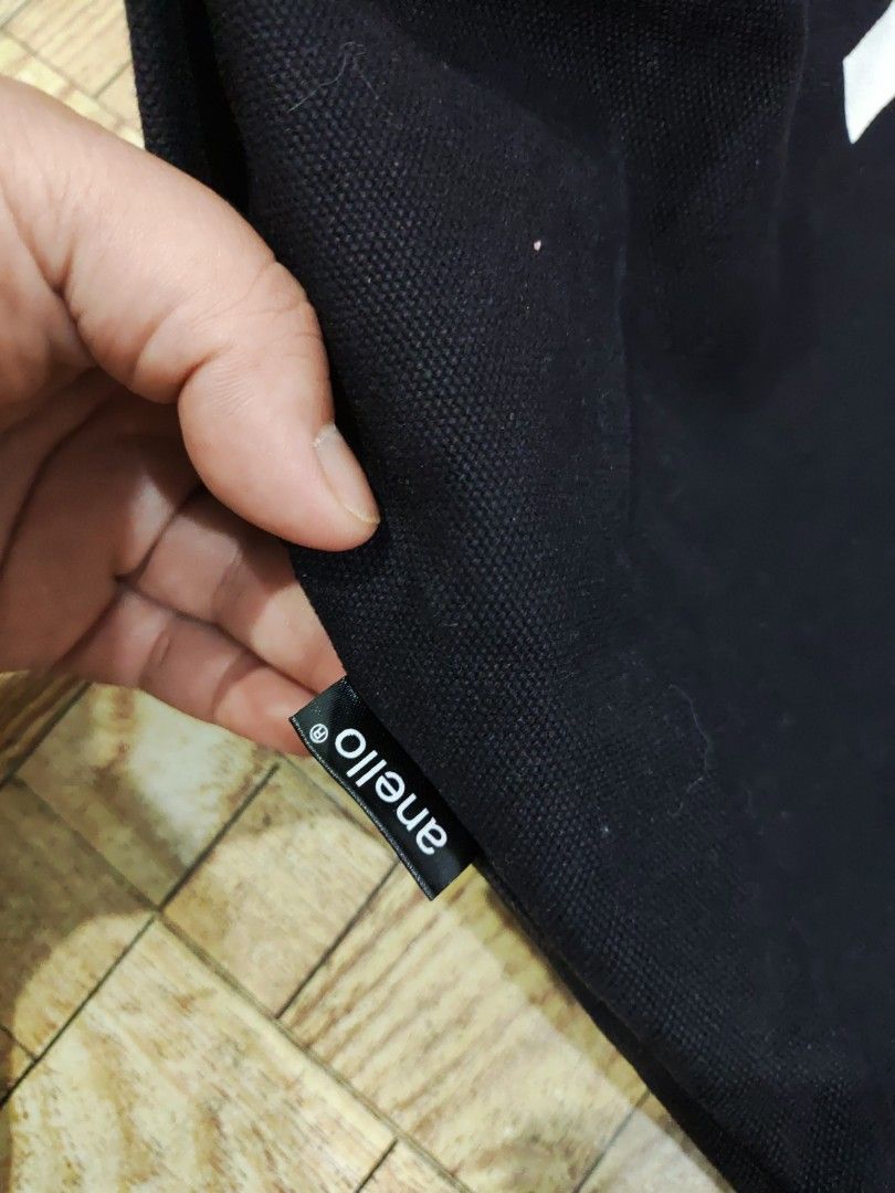 Anello Black Tote Bag (Category: Tote Bags) located in Paranaque City. Submitted by jtaguirre (Listing ID 1460406253, Image 3). Description: - Stylish black Anello tote bag - Spacious enough for daily essentials - Versatile with handle and long strap options - Authenticity confirmed by visible date stamp - Product of China.