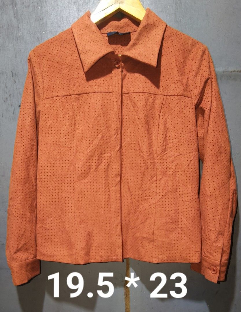 ANNE KLEIN II (Category: Coats, Jackets and Outerwear) located in Makati City. Submitted by updownthrift (Listing ID 1460463379, Image 1). Description: NO ISSUE SUEDE MATERIAL NEED WASH.