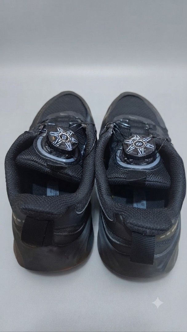 ANTA Black BOA Dial Running Shoes (Category: Babies & Kids Fashion) located in Baguio. Submitted by ybsecondchances (Listing ID 1460464536, Image 3). Description: - Black ANTA running shoes - Features BOA dial system for a secure and adjustable fit - Breathable mesh upper keeps your feet cool - Ideal for running, training, or everyday wear - Please check photos for detailed condition SIZE 34EU.