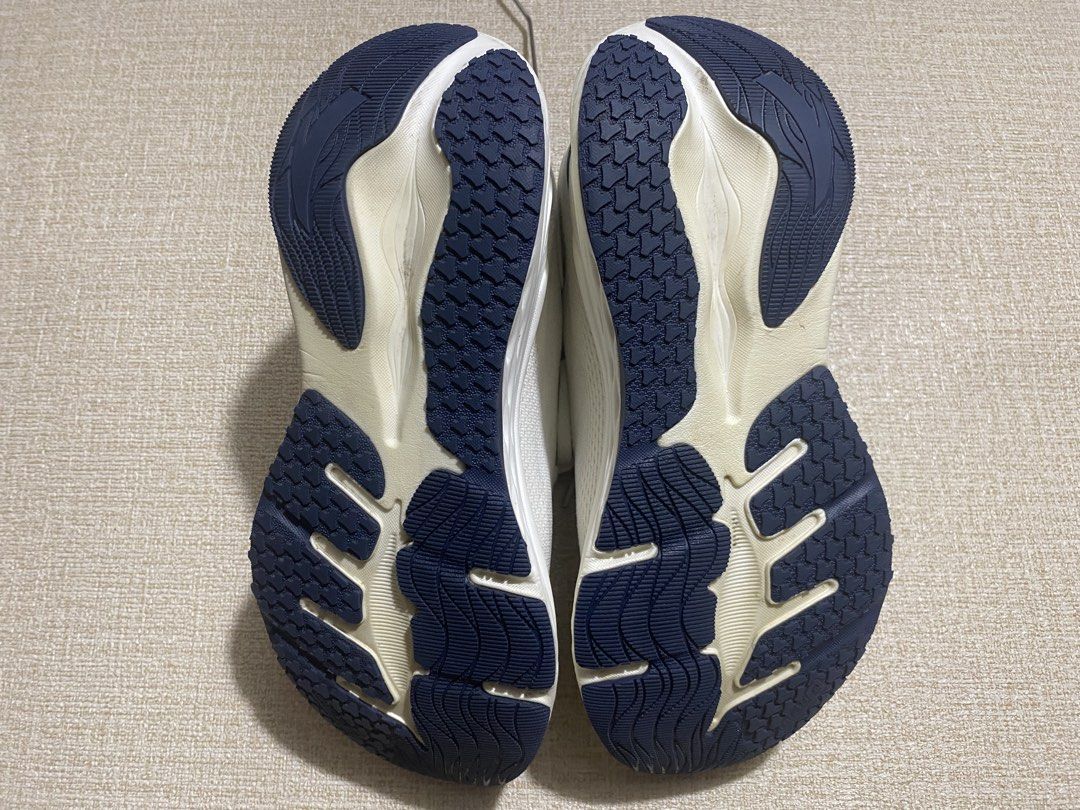 ANTA PG7 Travel Series (Authentic) (Category: Sneakers) located in Dumaguete. Submitted by rogan_777 (Listing ID 1460337606, Image 3). Description: - ANTA PG7 - Color: White and Navy Blue - Size: 6.5 US / 39 EUR / 24.5cm - Versatile: Suitable for running or casual wear - Features: Soles with good grip.