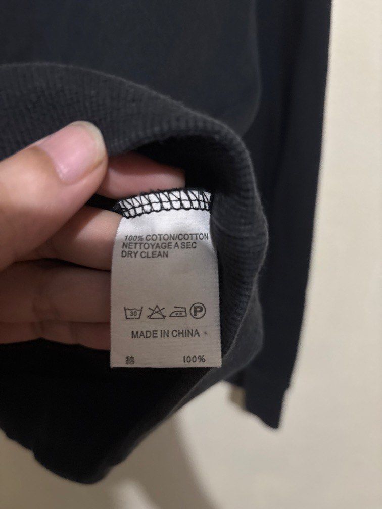 APC (Category: Coats, Jackets and Outerwear) located in Muntinlupa City. Submitted by owrayttttt (Listing ID 1460410181, Image 3). Description: - APC crewneck - Dimes 24x28 - Complete tags - No issue - Frew shipping via j&t.