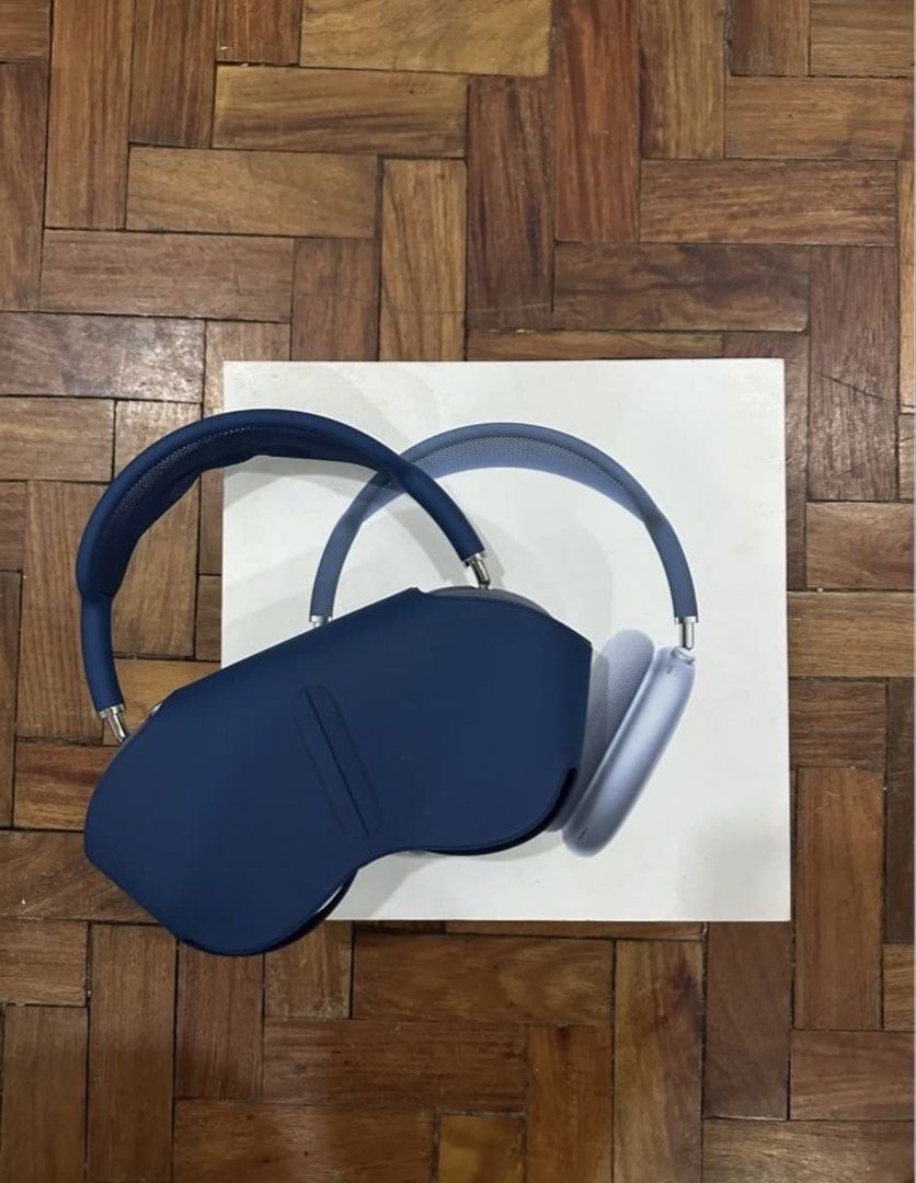 Apple AirPods Max Sky Blue (Category: Headphones & Headsets) located in Manila. Submitted by shopyna_ (Listing ID 1460488606, Image 3). Description: Negotiable!!! Airpods Max Ist generation in sky blue (charged via lightning cable) Barely used and in good condition Bought last December 2023 RFS: Need funds and I don’t really get use this. No hardware/device issues. I can do same/day delivery or meetups within Metro Manila for sure buyers..