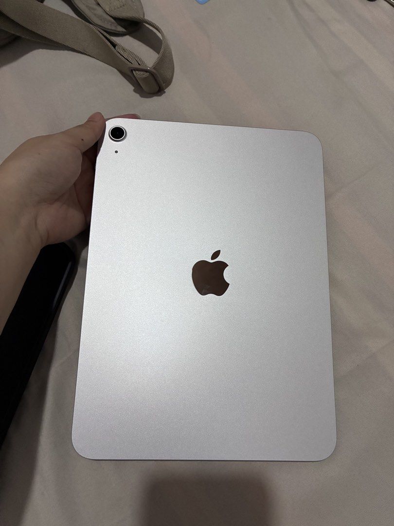 Apple iPad 11inch 11th Gen Silver Wi-Fi (Category: iPad) located in Calamba. Submitted by hanayunis (Listing ID 1460401415, Image 2). Description: - Silver iPad 11th Generation (Wi-Fi model) -Bought last April to PowerMac, like new - No scratches, with tempered installed - Comes with a black case - Includes Apple Pencil - Selling for additional funds - Feel free to ask any questions!.