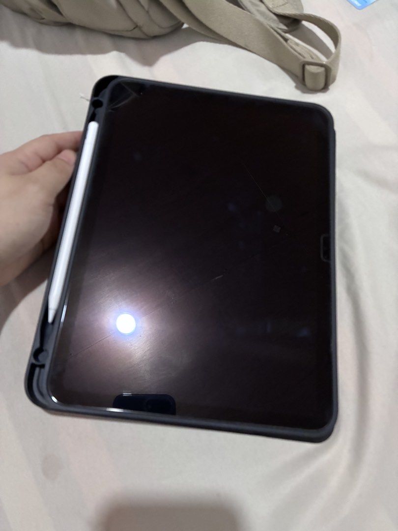 Apple iPad 11inch 11th Gen Silver Wi-Fi (Category: iPad) located in Calamba. Submitted by hanayunis (Listing ID 1460401415, Image 1). Description: - Silver iPad 11th Generation (Wi-Fi model) -Bought last April to PowerMac, like new - No scratches, with tempered installed - Comes with a black case - Includes Apple Pencil - Selling for additional funds - Feel free to ask any questions!.