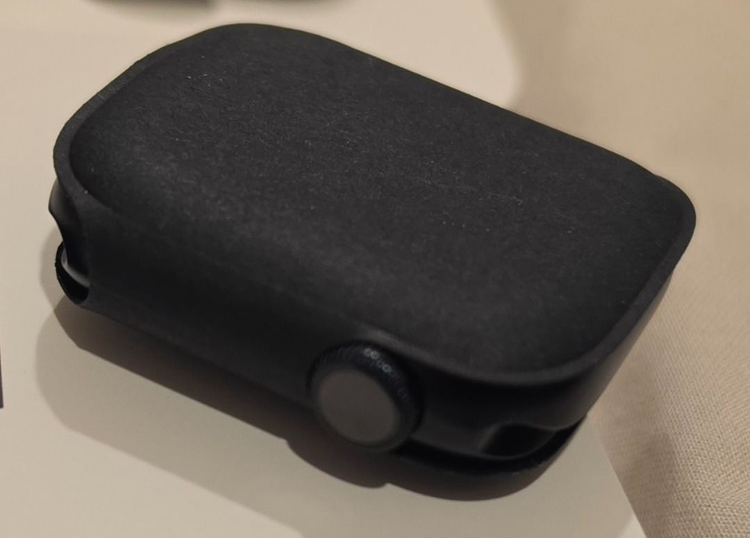 Apple Watch 9 41mm NEW (Category: Wearables & Smart Watches) located in Singapore. Submitted by mark_carousel (Listing ID 1460456512, Image 2). Description: Unused. Was a present. In a box.
