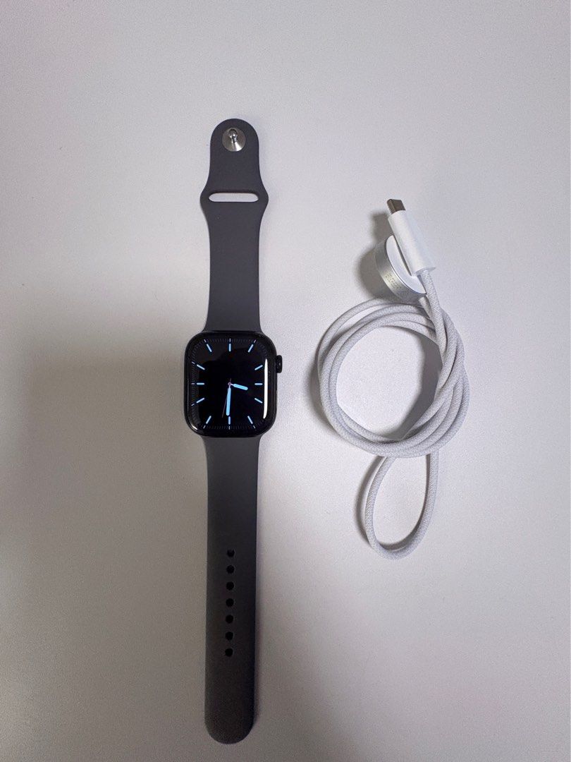 Apple Watch Series 11 42mm （分類：智能穿戴裝置及智能手錶）位於 Hong Kong。 由 adamd5353 提交（商品編號 1460455268，圖片 1）。簡介： Apple Watch 11 42mm Aluminium GPS. Unwanted gift bought one year ago. Battery at 94% so a lot of use left. Overall 98% percent new as seldom worn. Collect from Hung Hom. 。