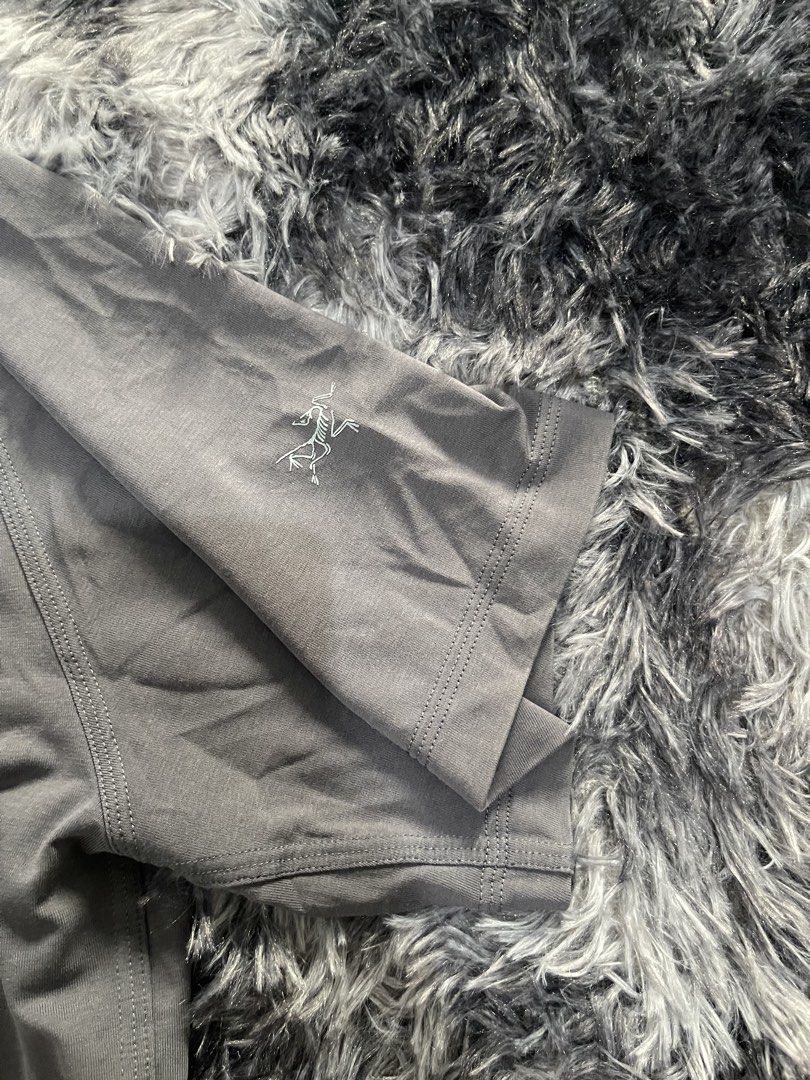 Arcteryx (Category: Tshirts & Polo Shirts ) located in San Jacinto. Submitted by clothcartelph (Listing ID 1460455158, Image 3). Description: ARCTERYX SIZE: LARGE DIMES: 22/30 WIDTH: 22 LENGTH: 30 ISSUE: LINE FADING ON BACK COLOR RATE: 9/10 CONDITION: EXCELLENT CAN BE AS NEW IF THERES NO ISSUES:(.