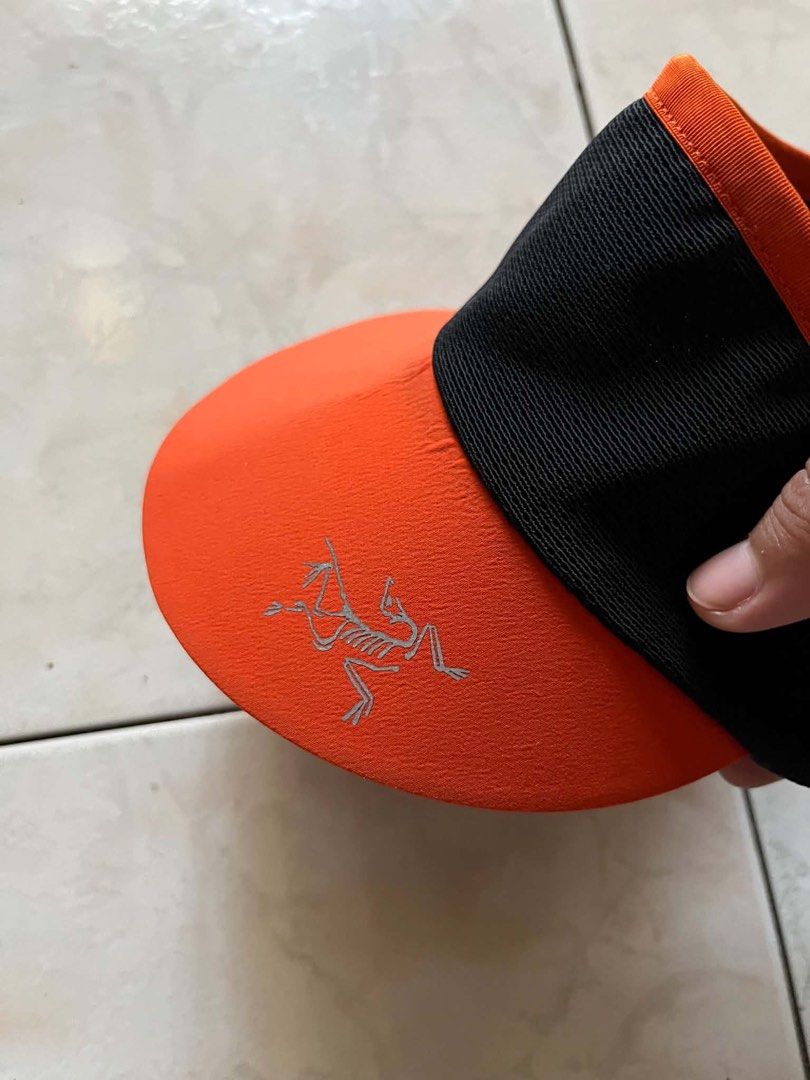Arc'teryx Neutro Visor S/M (Category: Caps & Hats) located in Cagayan de Oro. Submitted by jonzda1 (Listing ID 1460363934, Image 2). Description: Arc’teryx Neutro Visor S/M - Color: Orange brim with black band - Size: S/P-M/M - Ideal for: Outdoor activities and sports - Features: Sun protection, lightweight, comfortable - Cut washtag but legit 100% - Running Cap.