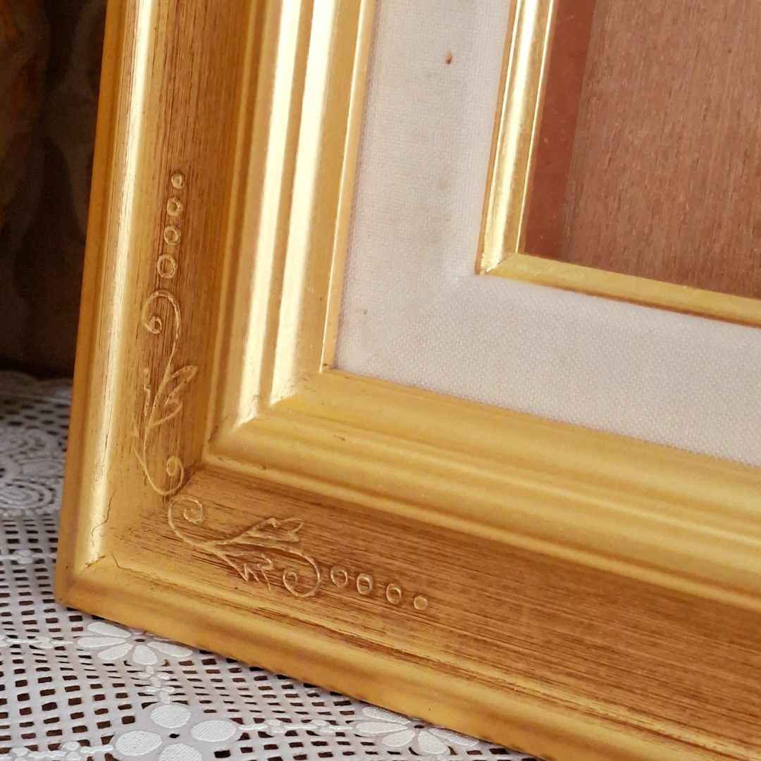 Arte Mondo gilded solid wood photo frame (Category: Frames & Pictures) located in Dasmarinas. Submitted by millennialmeetsvintage (Listing ID 1460412532, Image 2). Description: Frame 66 x 59 cm Fits 52 x 59 cm artwork authentic arte mondo from Japan solid wood glass cover with box flaw shown on photos overall in good condition NOTE: fragile item, pls book lalamove sedan only last price posted, no haggling 🙅🏻‍♀️ 🌍ships from DASMA, CAVITE 🚚 shi