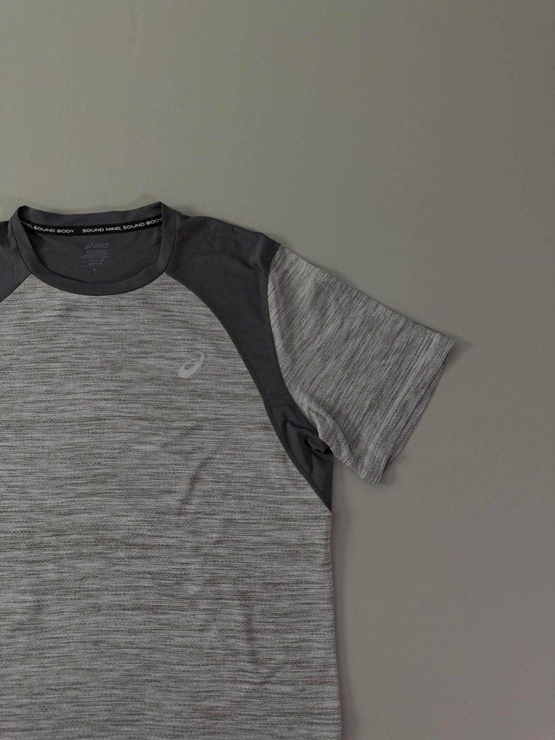 ASICS (Category: Tshirts & Polo Shirts ) located in Guagua. Submitted by sweetboyy (Listing ID 1460451159, Image 3). Description: ASICS EXCELLENT CONDITION / NO ISSUE SIZE MEDIUM ON TAG / DIMES L26 W21.