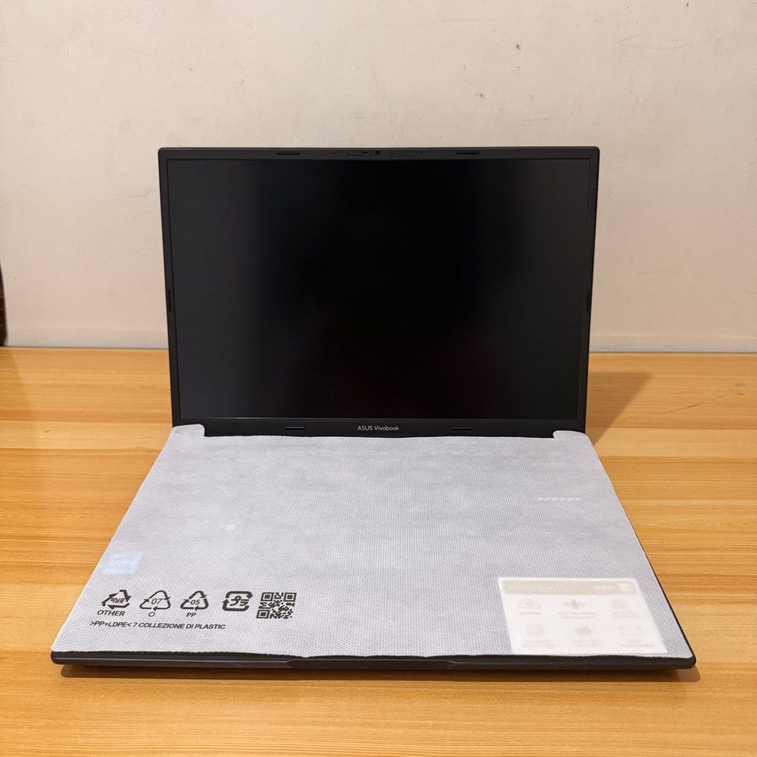 ASUS Vivobook 14 (Category: Laptops & Notebooks) located in Manila. Submitted by kirsten025 (Listing ID 1460352147, Image 2). Description: ASUS Vivobook 14 Did not use yet❗️ Processor (CPU): Intel Core i3-1215U Memory (RAM): 8GB DDR4 Storage (SSD): 512GB PCIe Gen3 NVMe SSD Display: 14.0-inch WUXGA (1920x1200 resolution) Color: Indie Black Operating System: Windows 11 (64-bit) Connectivity: Wi-Fi 6 and Bluetooth Battery: 3-cell 42Wh battery Includ