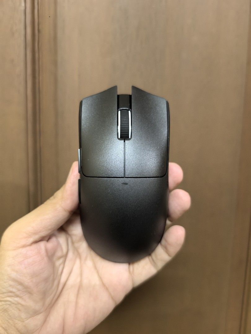 Attack Shark X11 wireless mouse (Category: Mouse & Mousepads) located in Quezon City. Submitted by unboxingtito (Listing ID 1460439899, Image 1). Description: Attack Shark X11 wireless mouse -Brand new and unused -with charging dock.