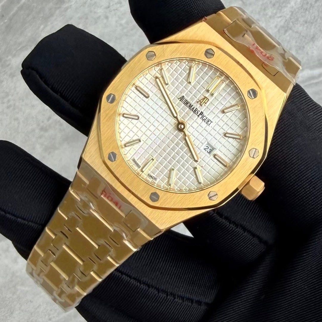 Audemars Piguet (Category: Women's Watches) located in Manila. Submitted by lalacalica (Listing ID 1460348112, Image 1). Description: FOR SALE‼️✨ ⌚ AUDEMARS PIGUET — GOLD AUTOMATIC JAPAN MOVEMENT ORIGINAL 🇯🇵 ✨ Elegant gold finish ✨ Automatic movement ✨ Super ganda in person! COMPLETE INCLUSION: 📦 Box 🛍️ Paper Bag 📖 Manual 🏷️ Tag Perfect for personal use or gift! 🎁✨ 📦 WE SHIP NATIONWIDE‼️ 📩 Send us a message.