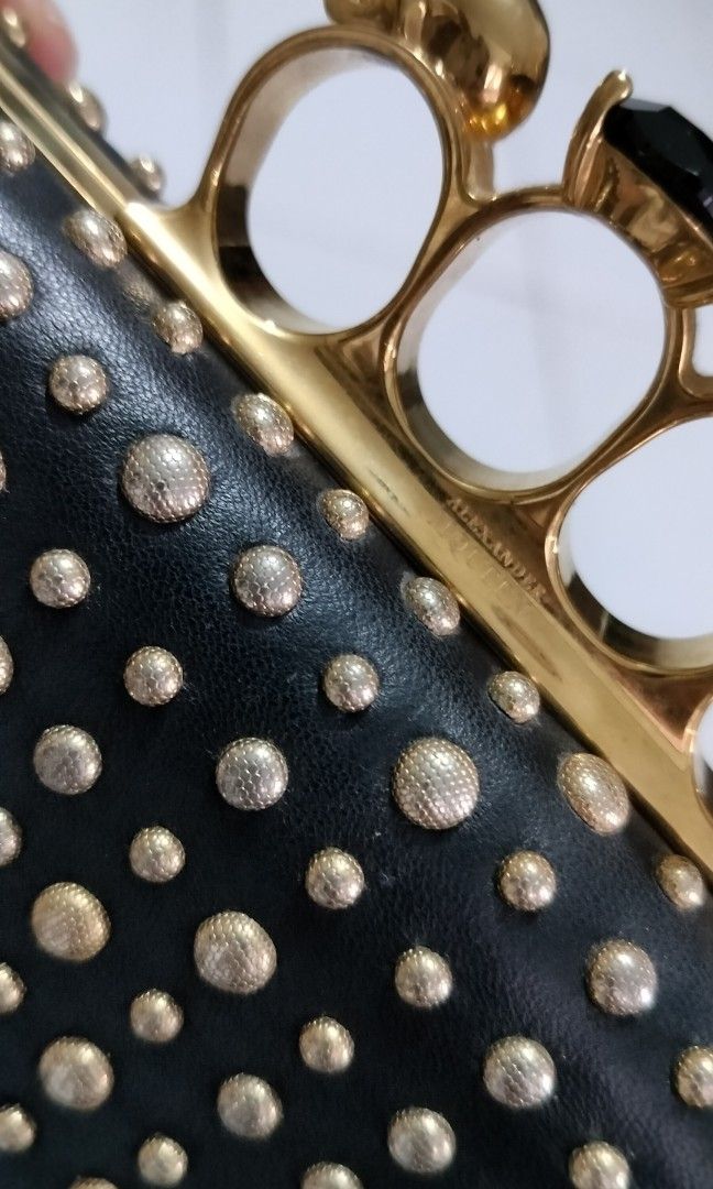 Authentic Alexander Mc queen (Category: Luxury Bags & Wallets) located in Manila. Submitted by kathchorastyle (Listing ID 1460506249, Image 2). Description: .