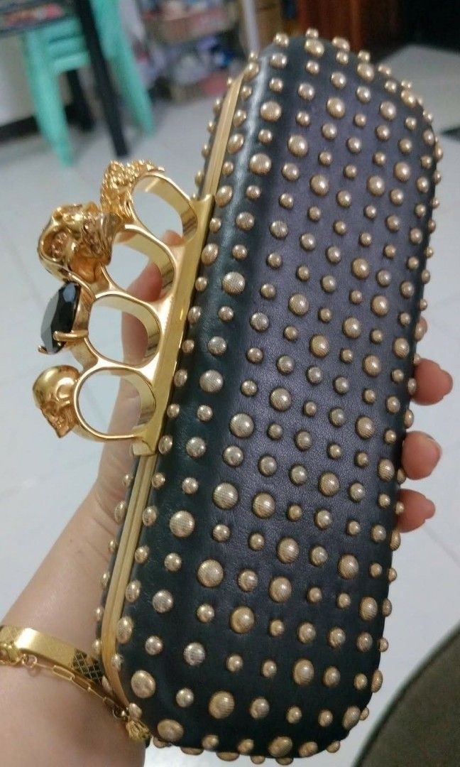 Authentic Alexander Mc queen (Category: Luxury Bags & Wallets) located in Manila. Submitted by kathchorastyle (Listing ID 1460506249, Image 1). Description: .