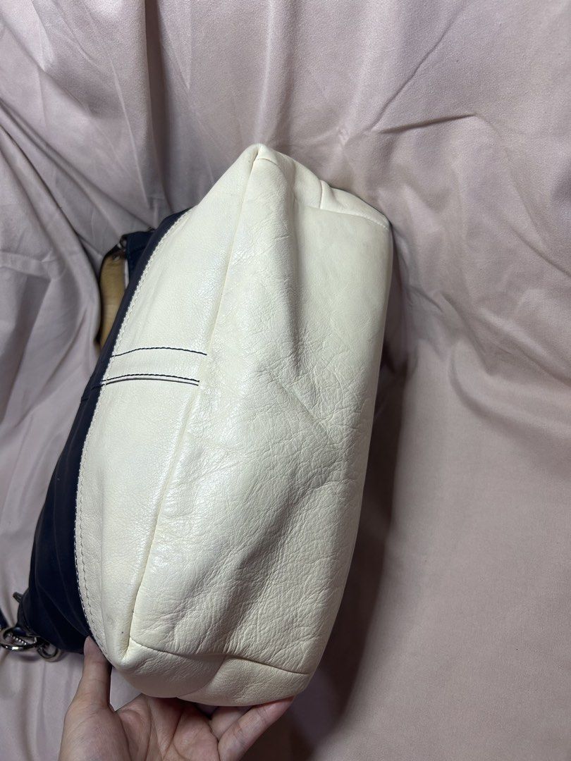 authentic COACH (Category: Shoulder Bags) located in Santa Cruz, Pampanga. Submitted by nikki.tan444 (Listing ID 1460449680, Image 3). Description: AUTHENTIC COACH.