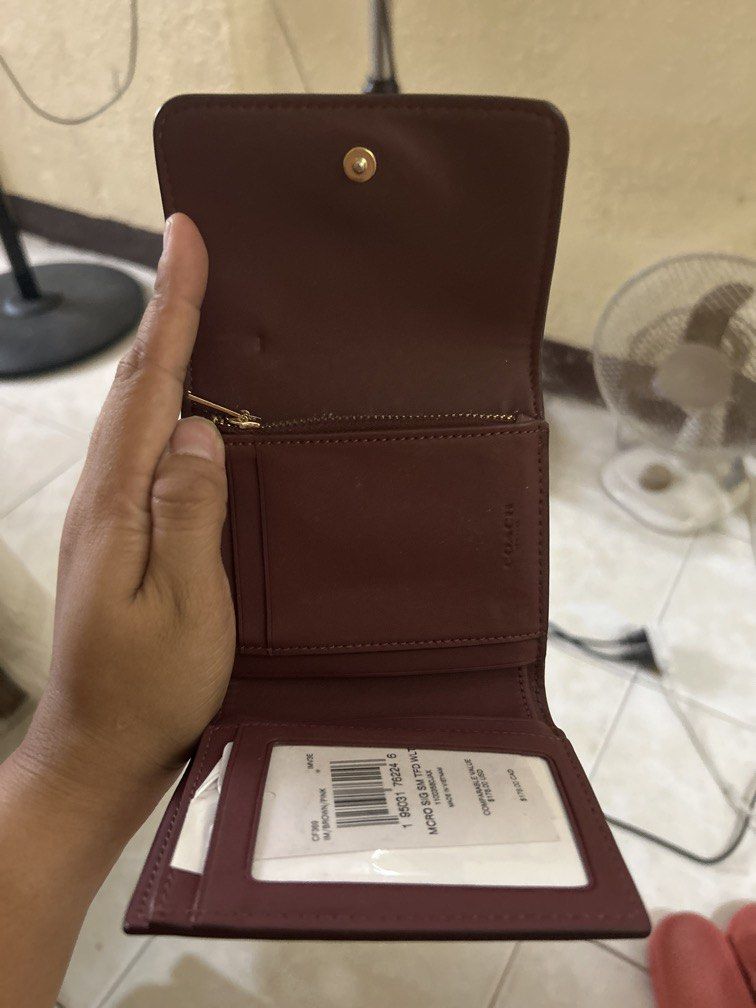 Authentic Coach Flip Wallet (Category: Wallets & Card holders) located in Cebu City. Submitted by karent3000 (Listing ID 1460468766, Image 3). Description: Barely used with tags Authentic.