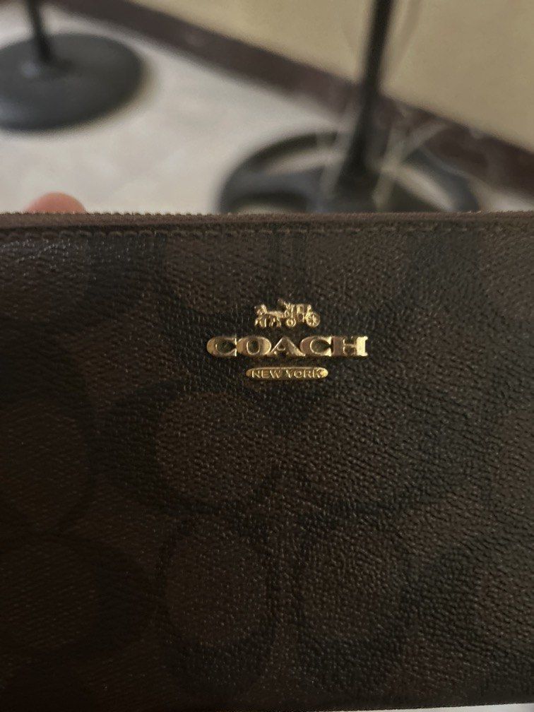 Authentic Coach Long Wallet (Category: Wallets & Card holders) located in Cebu City. Submitted by karent3000 (Listing ID 1460466996, Image 2). Description: Authentic Coach Long Wallet In good condition Needs cleaning .