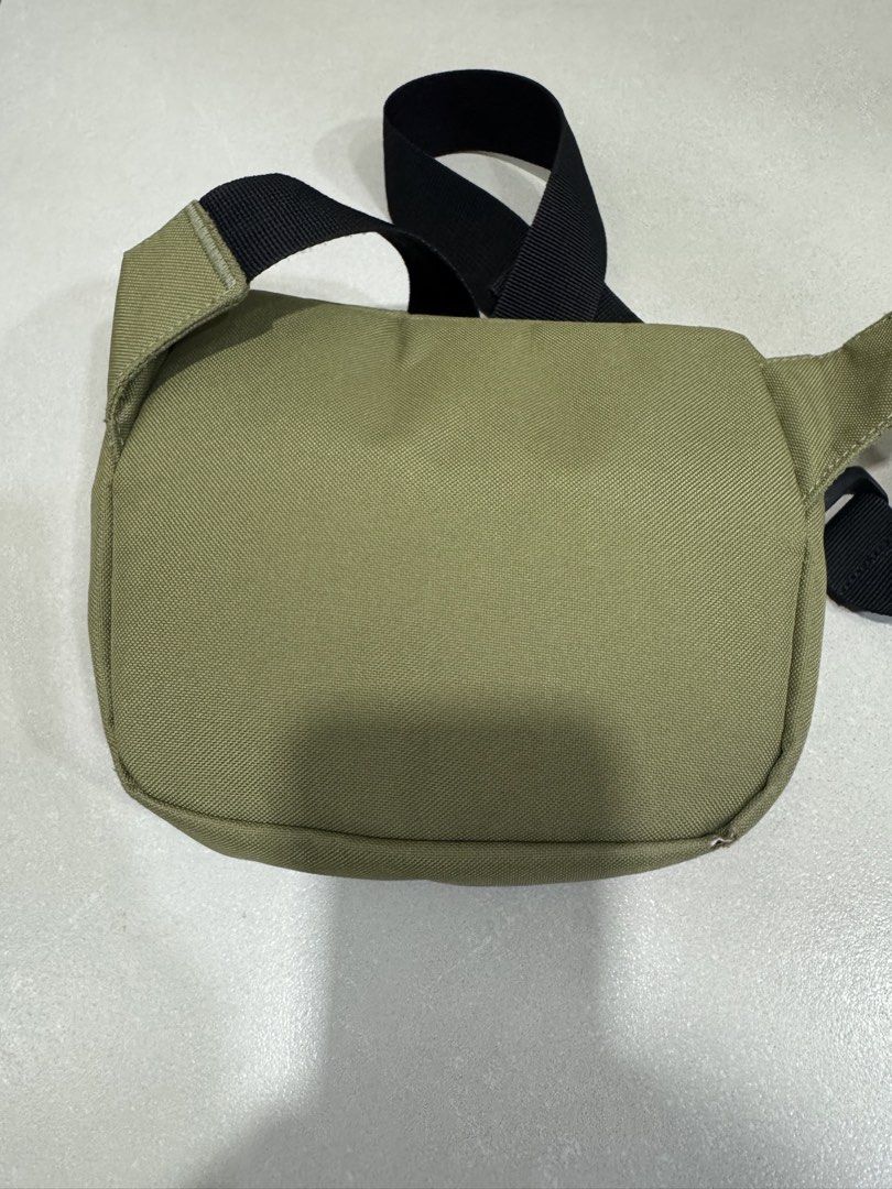 Authentic Herschel belt bag/sling bag (Category: Belt bags, Clutches and Pouches) located in Manila. Submitted by chinchinshaven (Listing ID 1460404992, Image 2). Description: Nice color Slightly used Washable Lightweight .