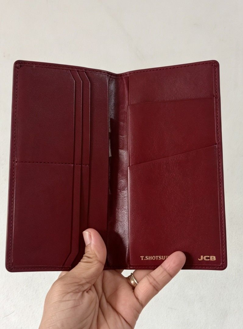 Authentic JCB x T. Shiotsuki Leather Long Wallet (Category: Wallets & Card holders) located in Tarlac. Submitted by faithfulfinds (Listing ID 1460335057, Image 3). Description: Authentic JCB x T. Shiotsuki Leather Long Wallet (Burgundy) Condition: Likenew Color: Deep Burgundy / Wine Red Materyal: Tunay na leather (Genuine Leather) Exclusive promotional/member long wallet mula sa JCB. May naka-engrave na pangalang "T.SHIOTSUKI" sa gilid. Napakakin