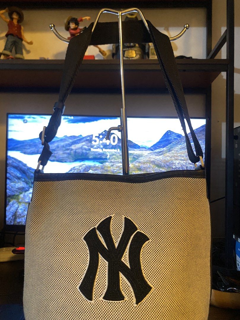 Authentic MLB Korea NY Yankees Cube Monogram Mesh Bucket Bag (Category: Cross-body Bags) located in Pasig City. Submitted by plpfinds_ph (Listing ID 1460417069, Image 1). Description: - Price: ₱1,000 (Slightly negotiable for fast buyers) - Color: Charcoal / Dark Gray Accent (Code: 50CRD) - Condition: Very good used condition. Monogram embroidery is clean, inside lining is spotless, and zippers work perfectly. - Flaws: Minor, unnoticeable rubbing/