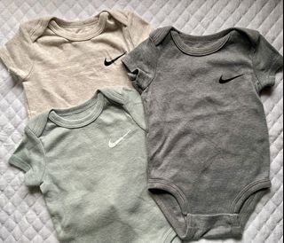 (Category: ) located in . Submitted by gshopsandwears (Listing ID 1460480039, Image 1). Description: .