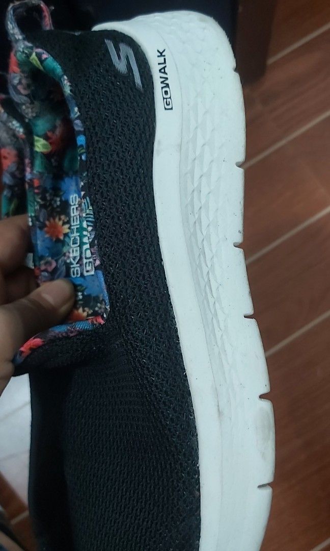 Authentic Sketchers Floral Design GOWALK (Category: Sneakers) located in Iloilo. Submitted by manierose94193 (Listing ID 1460349777, Image 2). Description: Original US 7 or 24cm In very good condition..