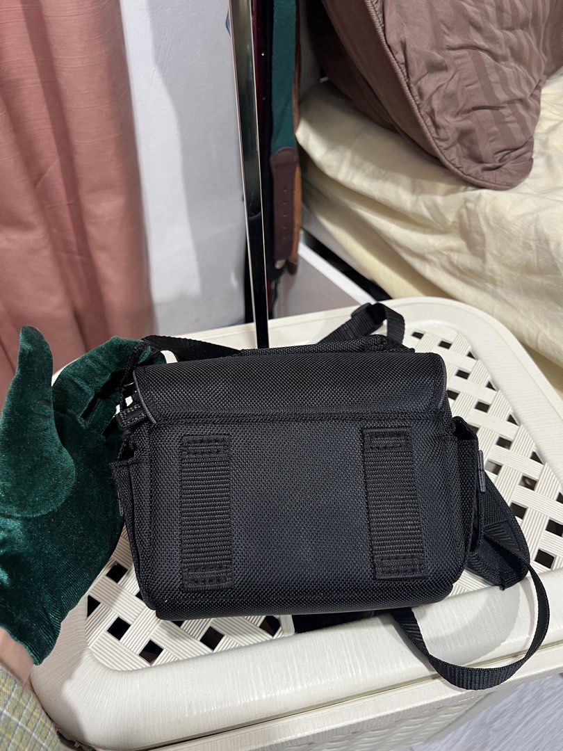 authentic sony small camera bag (unisex) (Category: Camera Bags & Carriers) located in Baguio. Submitted by mercedeshermosamoran (Listing ID 1460484709, Image 2). Description: l- 16 cm w- 21 cm super ganda/ cute sturdy like new/ no flaws .