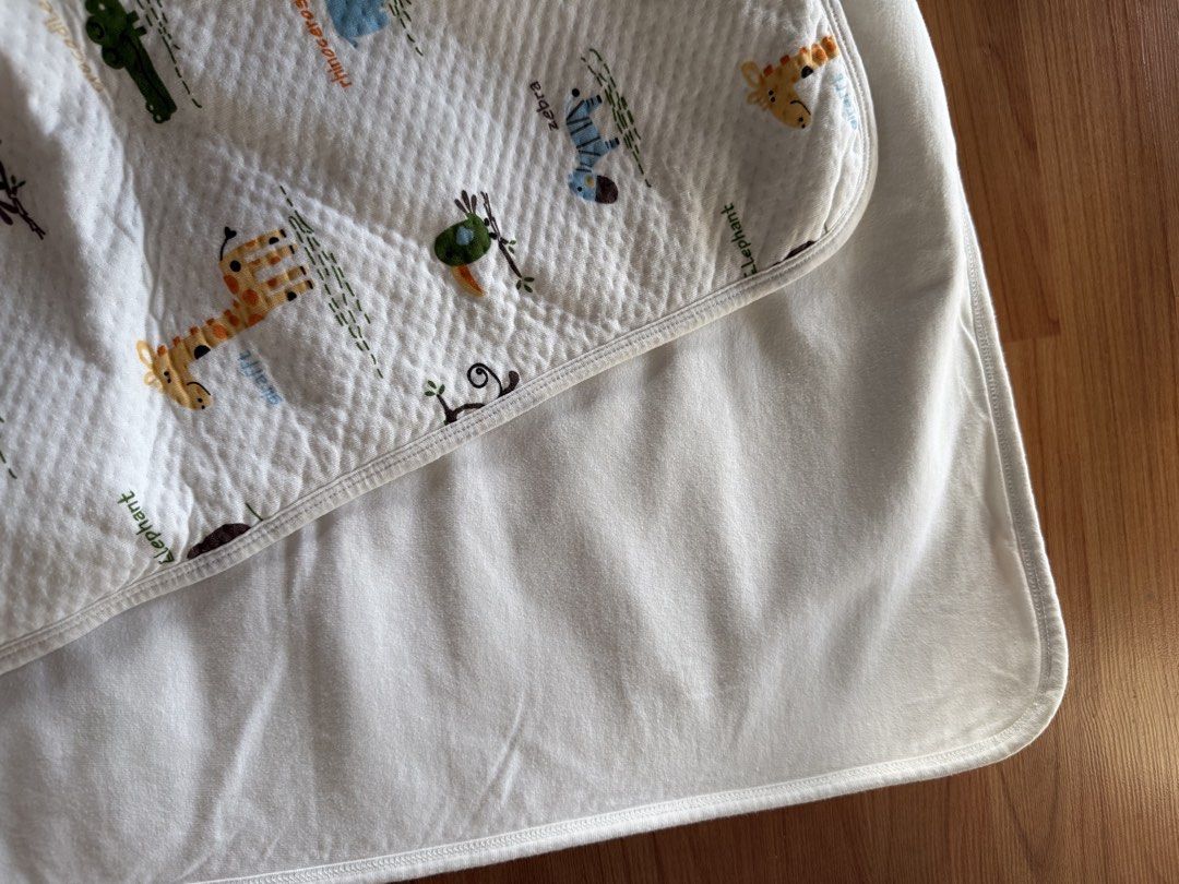 Baby Waterproof Mat (Category: Other Baby Bathing & Changing Needs) located in Marikina City. Submitted by babycluttermatter (Listing ID 1460466982, Image 3). Description: .