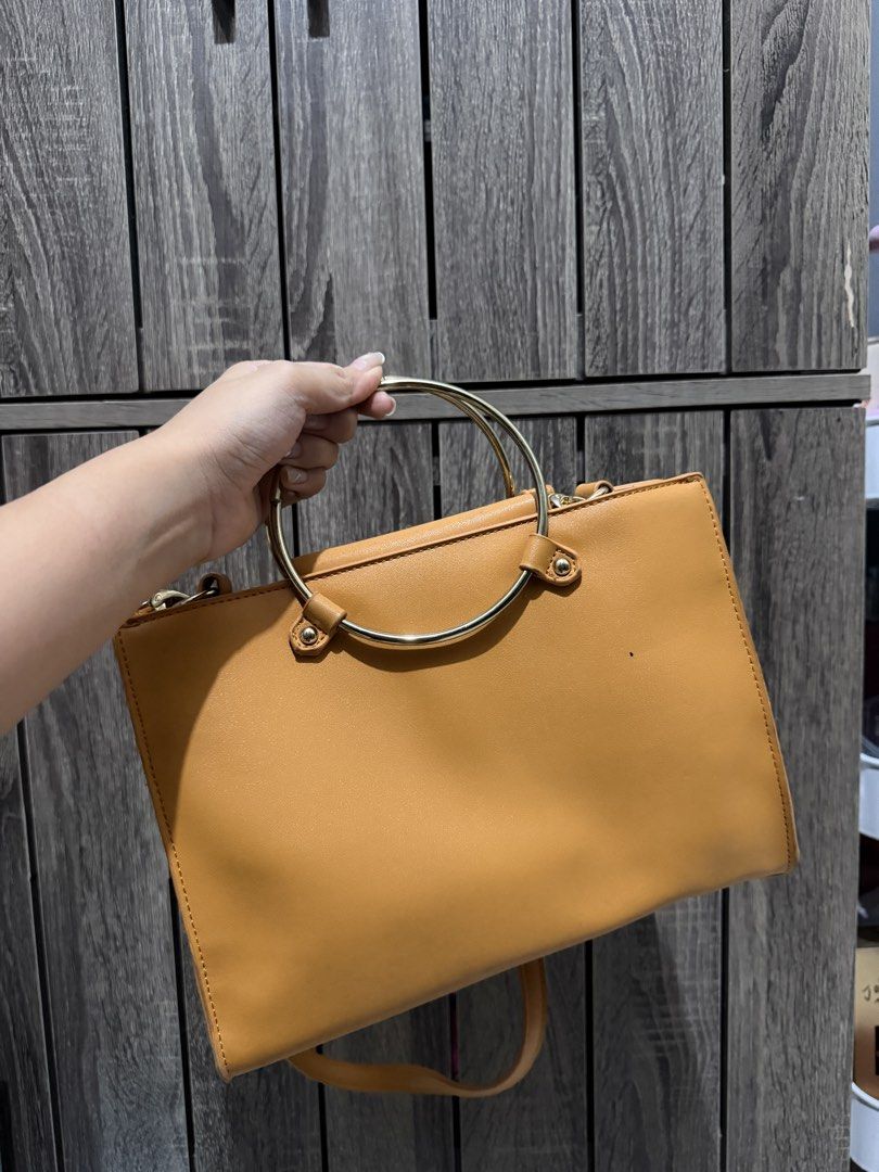 Bag for women from japan (Category: Shoulder Bags) located in Batangas. Submitted by blessed.alexx (Listing ID 1460343670, Image 2). Description: Twice lang po nagamit From japan Sobra ganda ng quality 800 pesos only po.