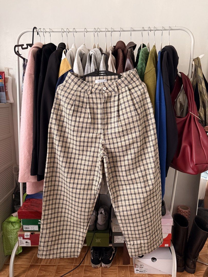 KHAKI BAGGY PLAID JEANS (Category: Jeans) located in Cabuyao City. Submitted by sweethriftph (Listing ID 1460411261, Image 1). Description: ⭐️ 27-29 W 28-29 L 39 ⭐️ No issue 📍 Cabuyao, Laguna 🚚 JNT or Lalamove.