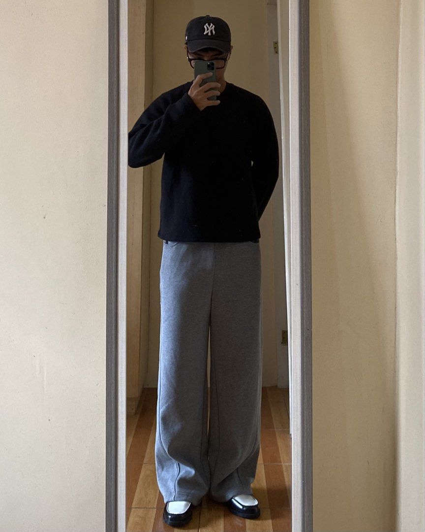 baggy sweatpants gray (Category: Joggers) located in Rizal. Submitted by Thethriftgood (Listing ID 1460488285, Image 2). Description: baggy sweatpants gray Model height - 5’9 size: large dimensions: waist - 28 fit 30 length - 43 leg op - 11 10/10 condition | issue: none Php: 800.