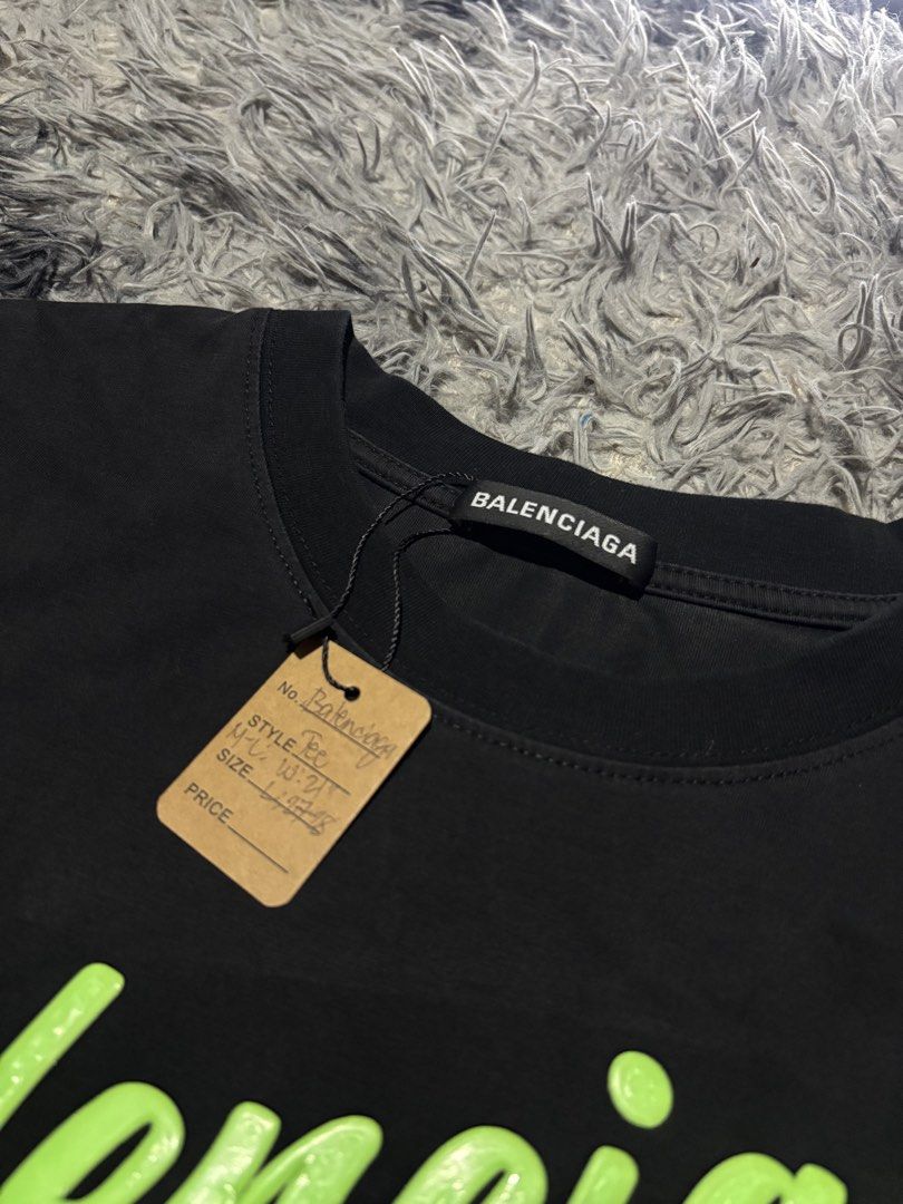 Balenciaga (Category: Luxury Apparel) located in Legazpi City. Submitted by thesource052 (Listing ID 1460494055, Image 3). Description: BALENCIAGA MEDIUM TO LARGE WIDTH: 21” Length: 27” Good as new No issue. Pm.