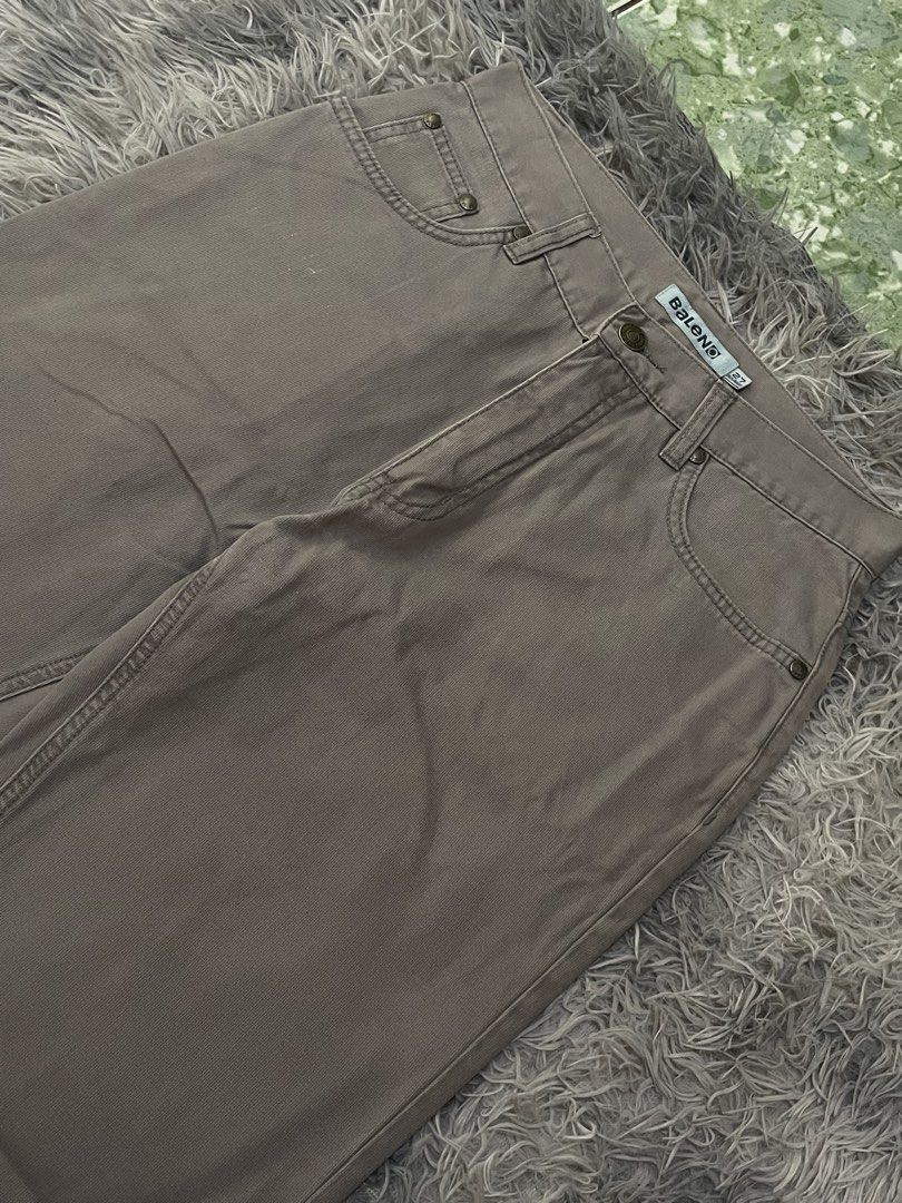 Baleno Grey Straight Leg Pants Size 27 (Category: Jeans) located in Manila. Submitted by khen23_408 (Listing ID 1460405283, Image 2). Description: - Brand: Baleno - Style: Straight Leg Pants - Color: Grey - Size: 27 - Features: Classic five-pocket design, zip fly, button closure - Material: Durable fabric - Occasion: Everyday wear - Benefit: Versatile addition to your wardrobe.