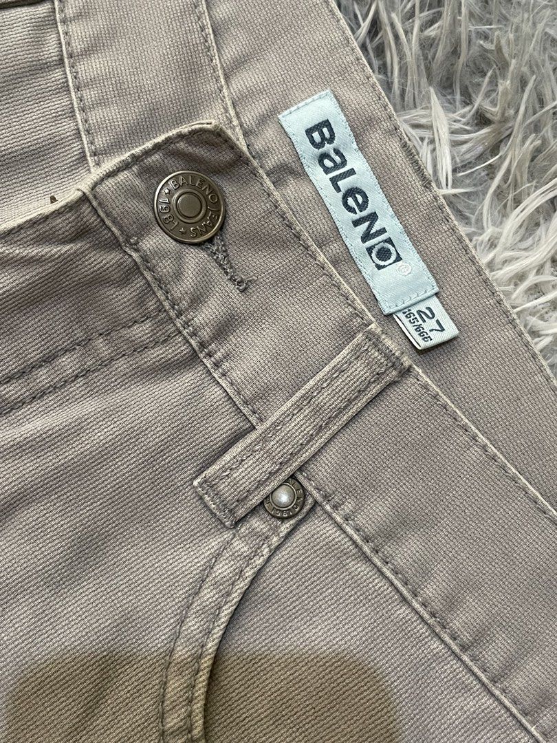Baleno Grey Straight Leg Pants Size 27 (Category: Jeans) located in Manila. Submitted by khen23_408 (Listing ID 1460405283, Image 3). Description: - Brand: Baleno - Style: Straight Leg Pants - Color: Grey - Size: 27 - Features: Classic five-pocket design, zip fly, button closure - Material: Durable fabric - Occasion: Everyday wear - Benefit: Versatile addition to your wardrobe.