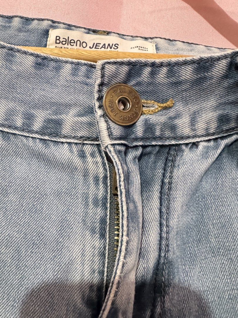 Baleno jeans slim fit (Category: Jeans) located in Valenzuela. Submitted by declutterlangpo (Listing ID 1460494589, Image 3). Description: .