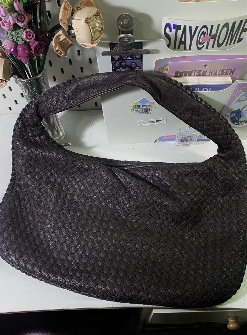Banig Woven Bag (Dark Brown) (Category: Shoulder Bags) located in Manila. Submitted by blumarined.xo (Listing ID 1460467295, Image 1). Description: Large woven banig bag in black, featuring a classic and durable woven design with a spacious interior that can comfortably fit an iPad and other essentials. **Like-new condition, slightly used, and well-maintained.** .
