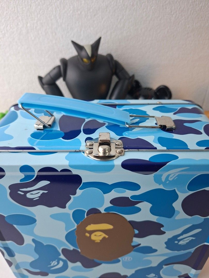 Bape mooncake gift box (Category: Briefcases) located in Cavite. Submitted by labbudds20 (Listing ID 1460448570, Image 3). Description: Ptpa for sale BAPE®️MOONCAKE GIFT BOX, exclusively for this Mid-Autumn Festival. Excellent condition See pictures for details Thanks admin.