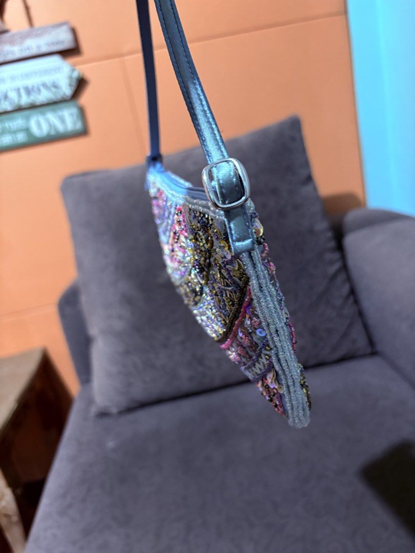 Beaded sequined y2k kili bag (Category: Purses & Pouches) located in Paranaque City. Submitted by lansii (Listing ID 1460451653, Image 3). Description: Looks even better in person.