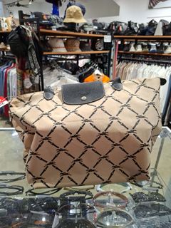 (Category: ) located in . Submitted by tokyothriftstore (Listing ID 1460431472, Image 1). Description: .