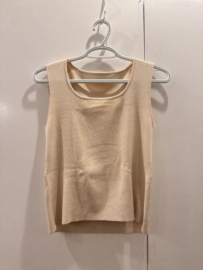 Beige Sleeveless Ribbed Top (Category: Sleeveless) located in Quezon City. Submitted by peyapicks (Listing ID 1460349009, Image 2). Description: ⭐️ Stretchy material ⭐️ Fits S-M 💳 MOP: GCash.