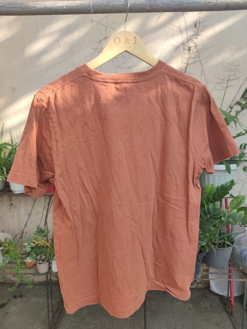 Ben Davis Brick Brown Pocket Shirt (Category: Tshirts & Polo Shirts ) located in Pasig City. Submitted by ftwind (Listing ID 1460459330, Image 2). Description: - Orange Ben Davis T-Shirt - Features classic Ben Davis logo patch on chest pocket - Made from 100% cotton - 19 x 26 - Ideal for everyday casual wear.