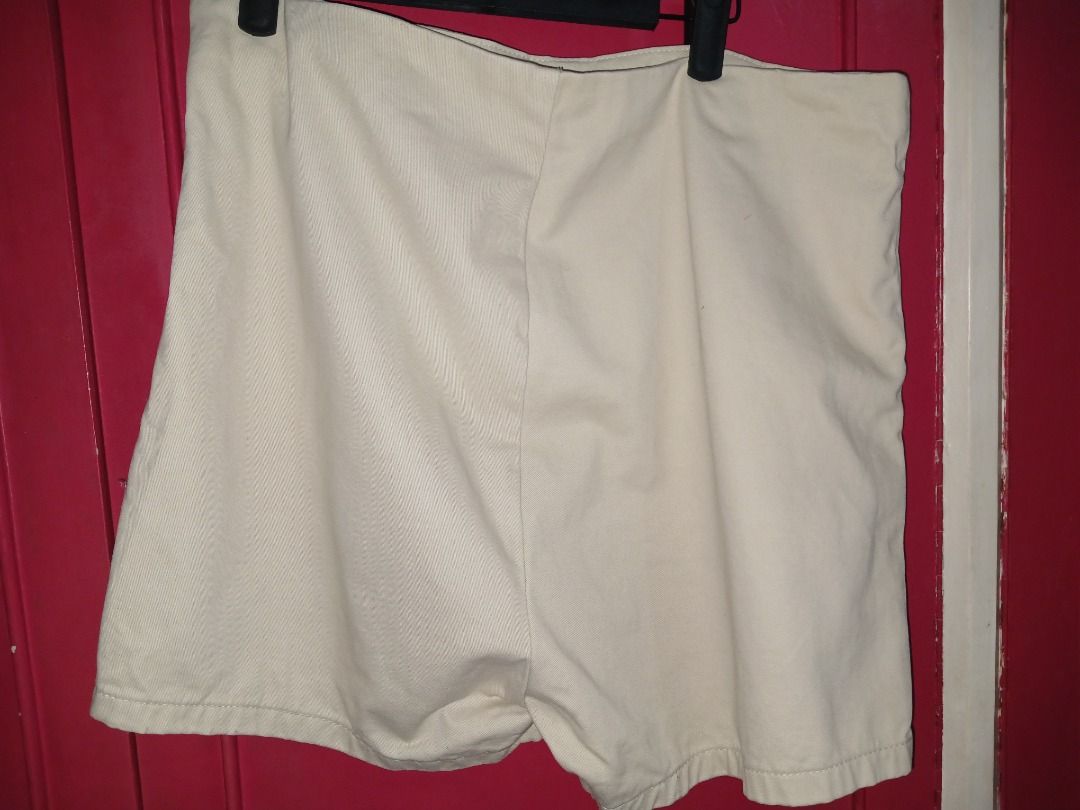 BENCH XL Beige Overlap Skort (Category: Skirts) located in Quezon City. Submitted by kr1stel (Listing ID 1460405060, Image 2). Description: - Brand: BENCH - Color: Beige - Size: XL - 32w, please look at the last photo for the dimes - with very light stains (pls refer to the photos), didn't try to scrub them - used 2x only - RFS: loose on me already.