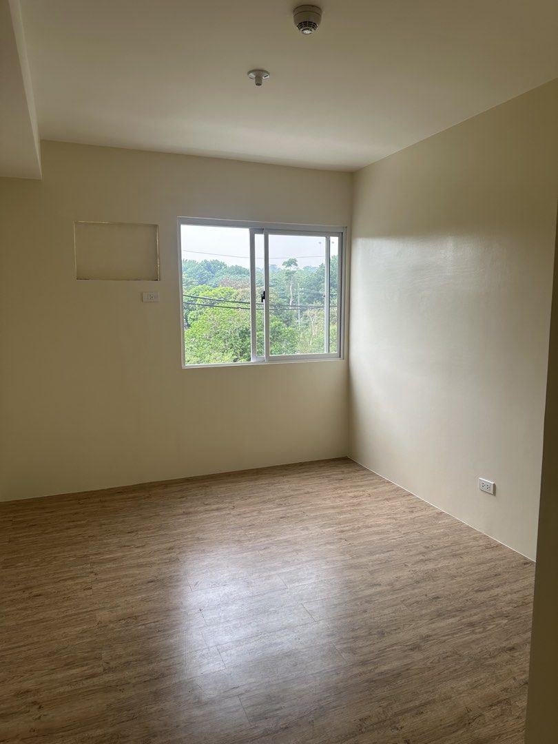 Berkeley Suites for rent (Category: Apartments & Condos) located in Taguig. Submitted by djagliam (Listing ID 1460409126, Image 3). Description: For rent: Semi-furnished condo unit at Berkeley Suites. First tenant privilege. Unit owner here. Weekend viewing only please. Tenants only. No to agents. Available as long as it is posted. Address: Berkeley Suites - South Forbes, Barangay Inchican, Silang, Cavite Monthly Rent: P13,000 Minimum term: 1 yea
