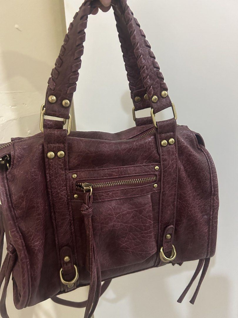 Bershka bowling bag (Category: Shoulder Bags) located in Cagayan de Oro. Submitted by https.figurefindscdo (Listing ID 1460327824, Image 1). Description: .